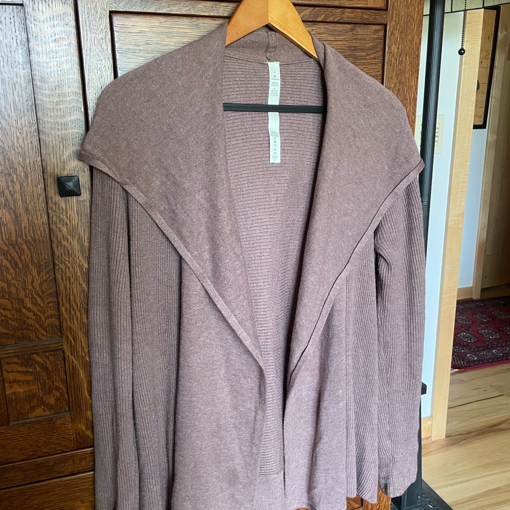 Lululemon size 6 mauve cardigan/wrap with hood